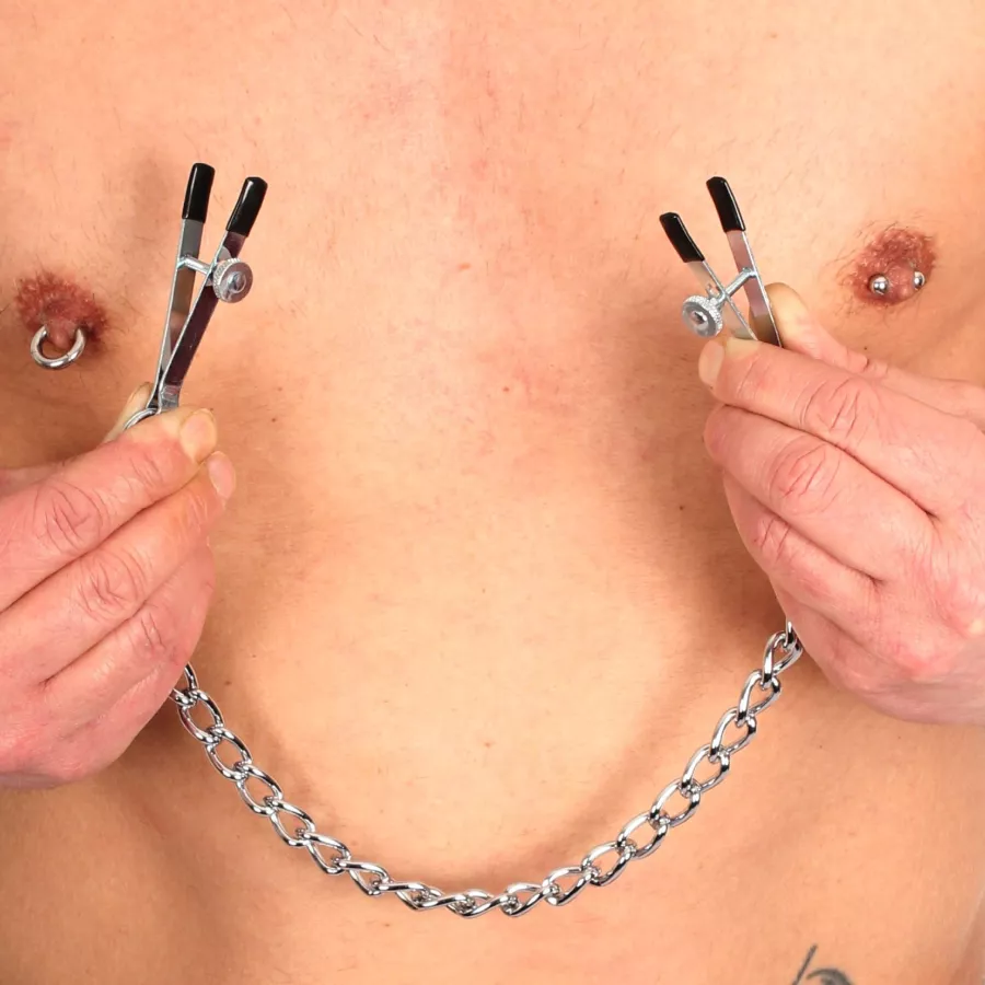 Metallische Brustwarzenclips mit Kette