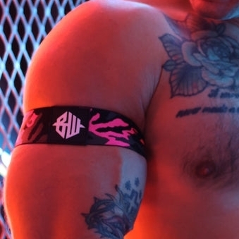 Brassards NEO CAMO Noir-Rose Neon