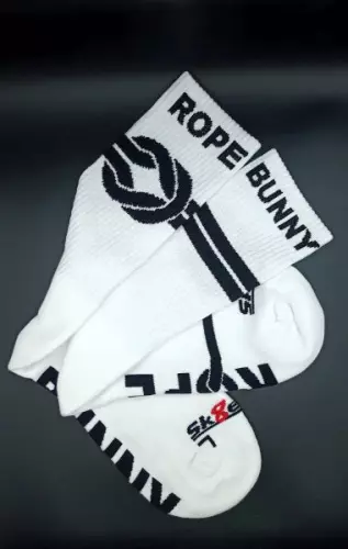 Weiße Socken BUNNY ROPE Sk8erboy – 7/10