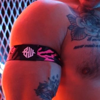Oberarmmanschetten NEO CAMO Schwarz-Neonrosa