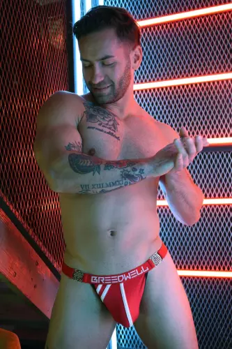 String Locker Room Rood – 7/11