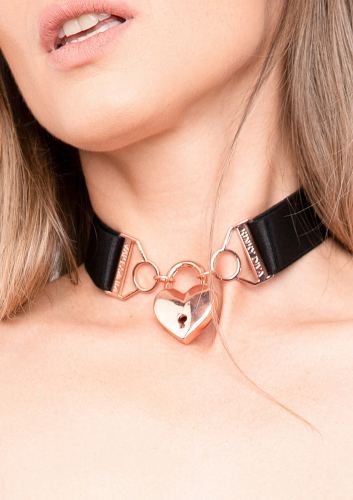 Tour de Cou Coeur avec Cadenas Chaîne Harness Couture Noir