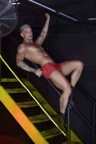 Shorty aus Spitze Veno Rot – 8/9