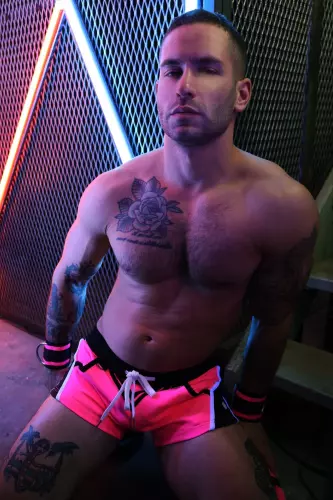 Revolution Short Neonrosa – 8/9