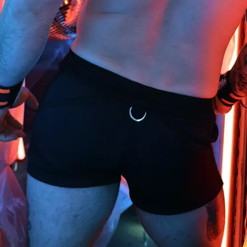 Revolution Short Schwarz – 2/10