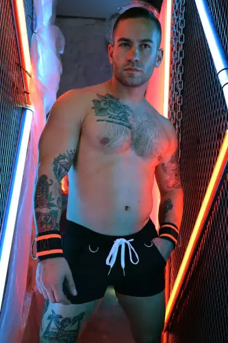 Revolution Short Schwarz – 3/10