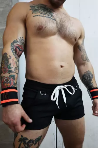 Revolution Short Schwarz – 5/10