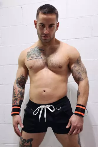 Revolution Short Schwarz – 7/10