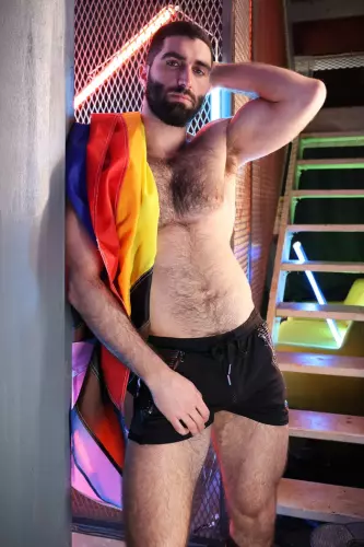 Shorts Icon Pride Schwarz-Rainbow – 4/11