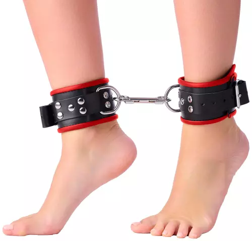 Lederfesseln für die Knöchel Schwarz-Rot – 3/8