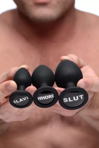 Kit mit 3 Butt plugs Dirty Words – 12/19